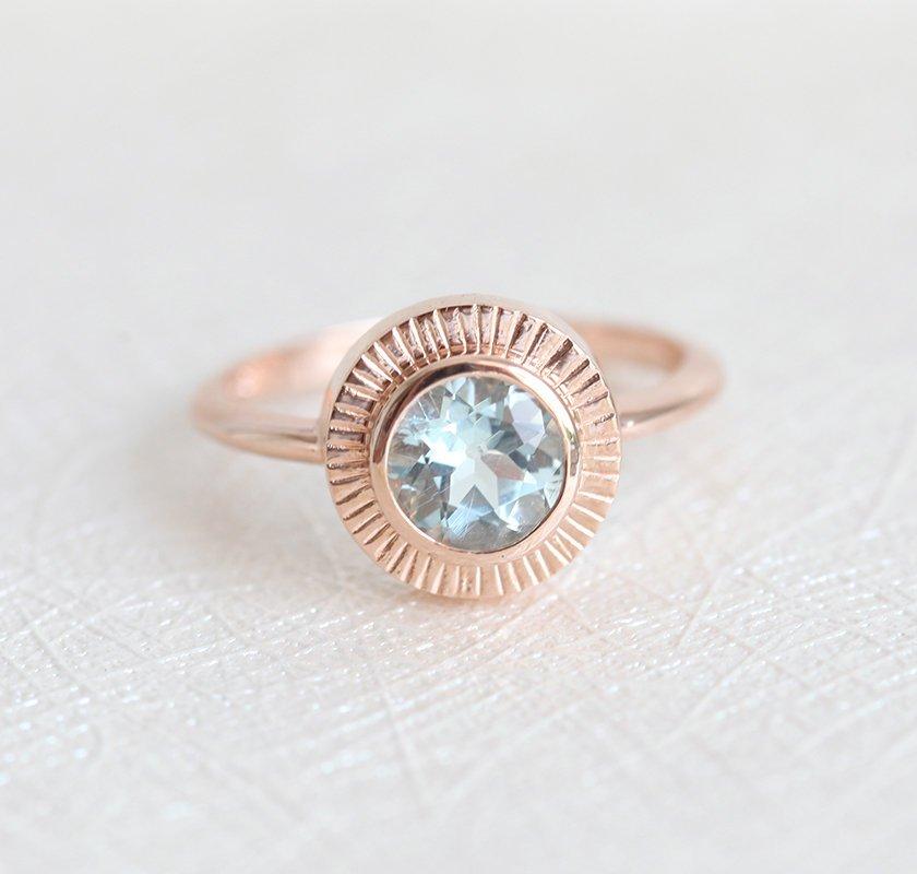 Runder Aquamarinring im Nesting-Stil