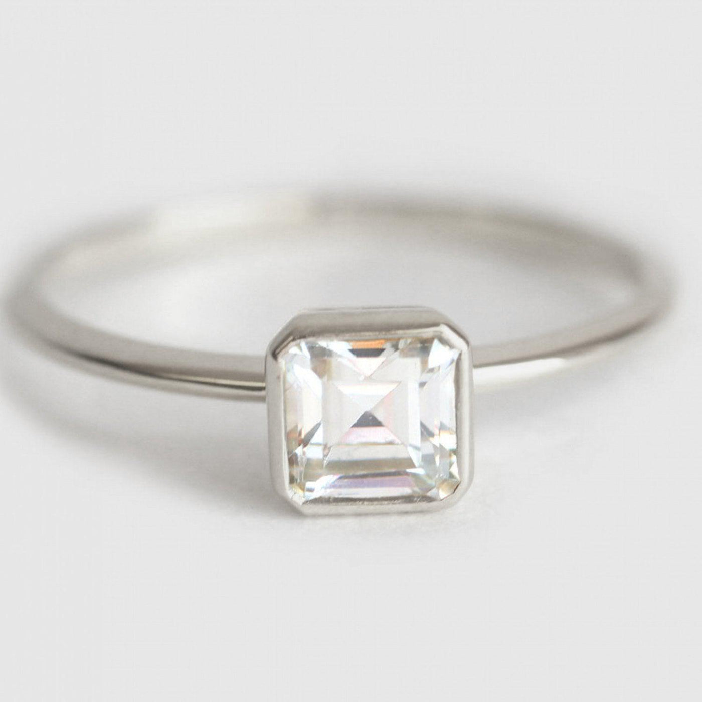 Seltener Solitaire-Fassungsring mit weißem Diamant im Asscher-Schliff