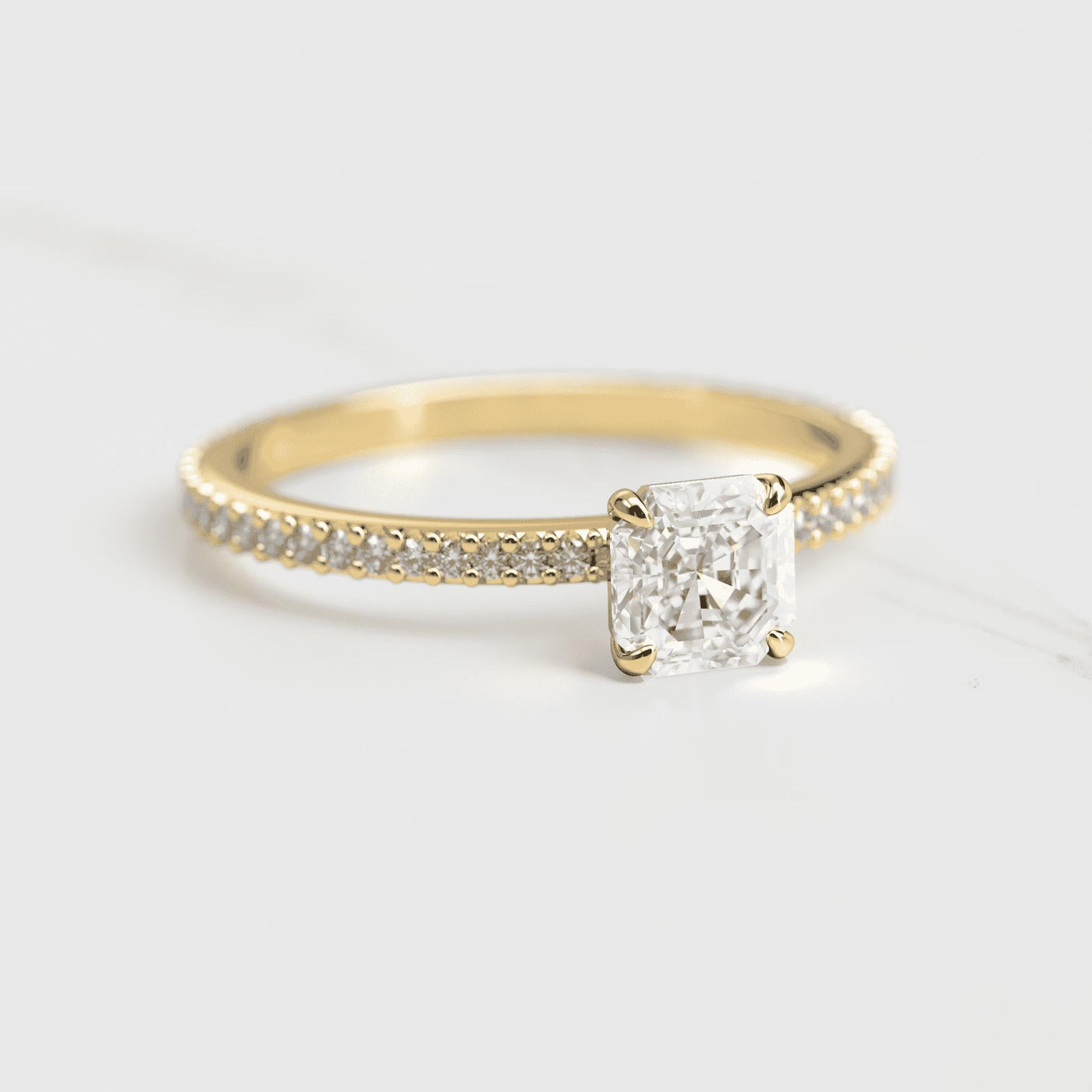 Asscher-Diamant-Clusterring mit Vollpavé-Fassung