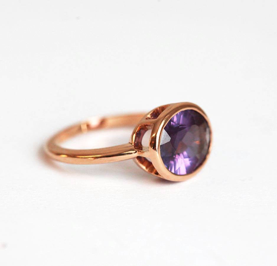 Ovaler Amethyst-Solitär-Goldring