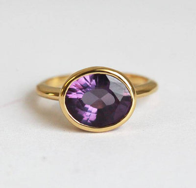 Ovaler Amethyst-Solitär-Goldring