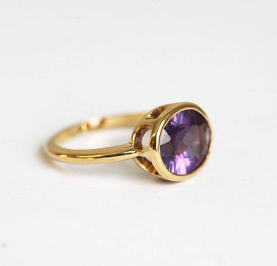 Ovaler Amethyst-Solitär-Goldring