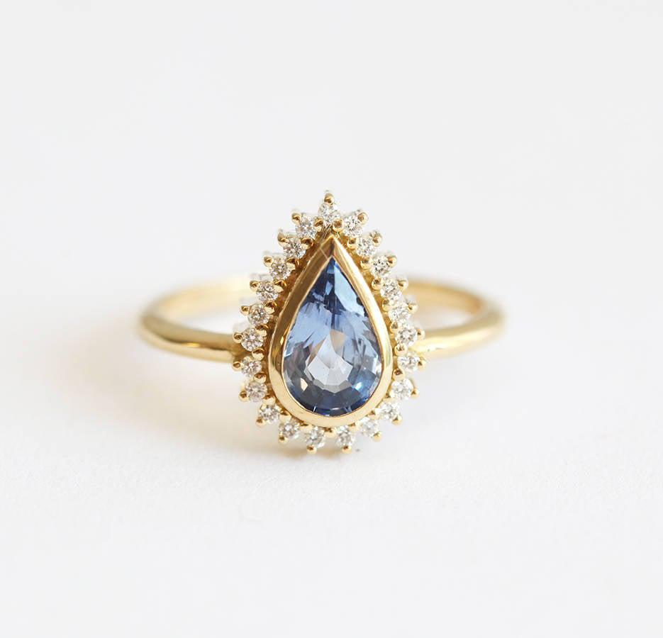 Birnenförmiger blauer Saphir-Verlobungsring mit weißem Diamant-Heiligenschein