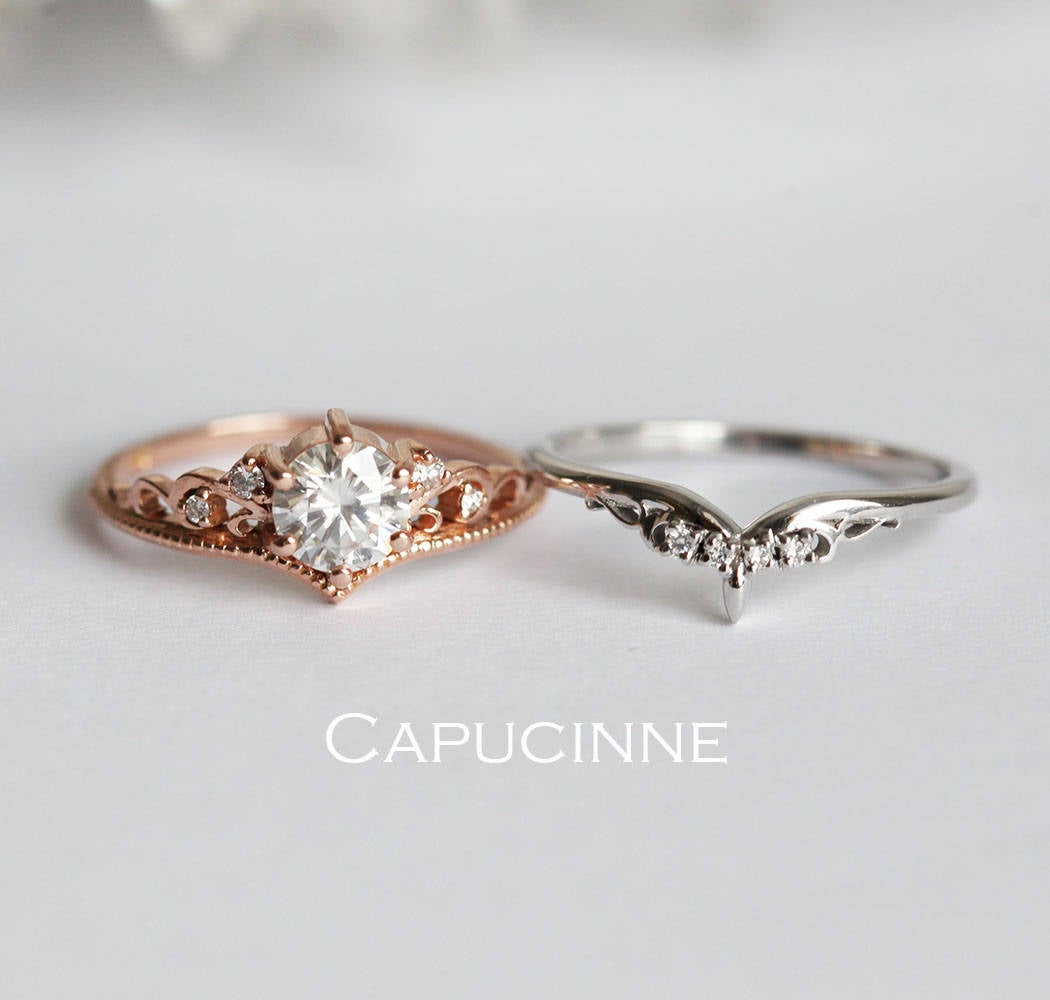 BELLA MOISSANITE & Milgrain RINGSET MIT SEITLICHEN DIAMANTEN-Capucinne