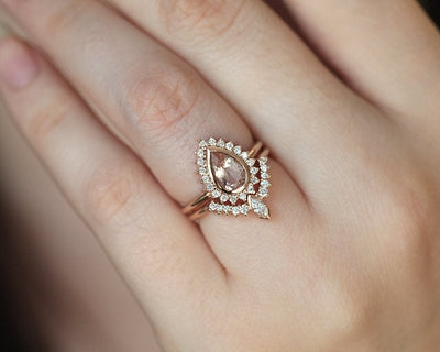 Roségold-Ringset mit birnenförmigem Morganit und Diamant