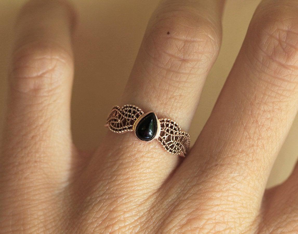 SCHWARZER ONYX-RING, GOLD-Milgrain-RING-Capucinne