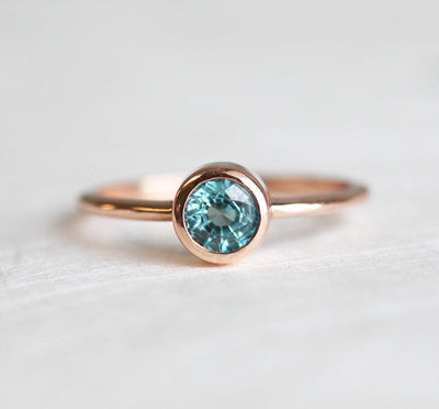 Blauer Zirkon-Ring, Roségold-Band-Capucinne