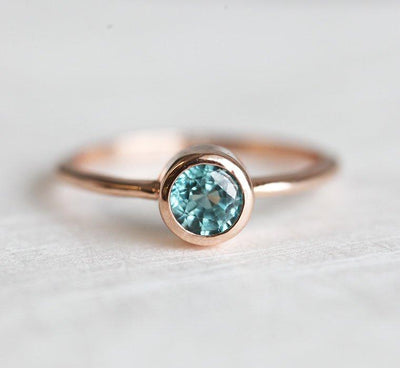 Blauer Zirkon-Ring, Roségold-Band-Capucinne