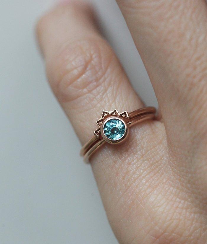 Blauer Zirkon-Ring, Roségold-Band-Capucinne