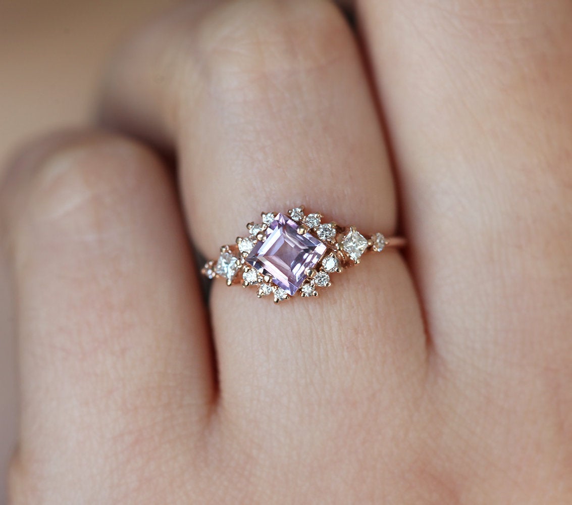 Cluster-Ring mit Amethyst-Diamant im Quadratschliff