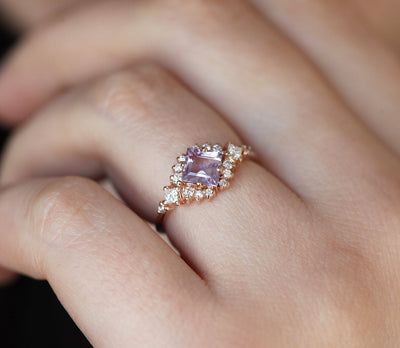 Cluster-Ring mit Amethyst-Diamant im Quadratschliff