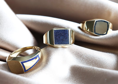 Gold-Inlay-Bandring mit Lapislazuli-Edelstein, 14-karätige und 18-karätige Goldoptionen.