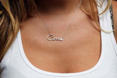 Goldkette mit personalisiertem Wort