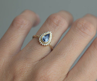 DAKSHA BIRNEN-SAPHIR-DIAMANT-RING-Capucinne