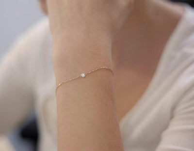 Goldkettenarmband mit rundem weißen Diamanten