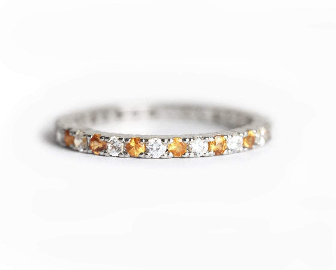 Ewigkeitsring mit Diamant und orangefarbenem Saphir