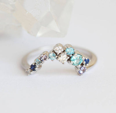 Runder Ring aus blauem Saphir, Diamant, Aquamarin und Topas