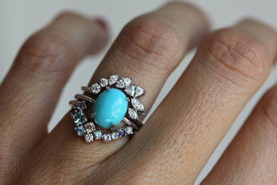 Runder Ring aus blauem Saphir, Diamant, Aquamarin und Topas