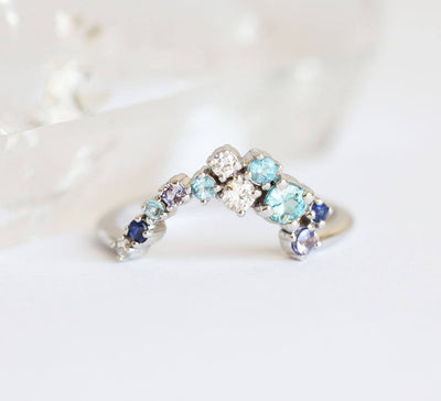 Runder Ring aus blauem Saphir, Diamant, Aquamarin und Topas