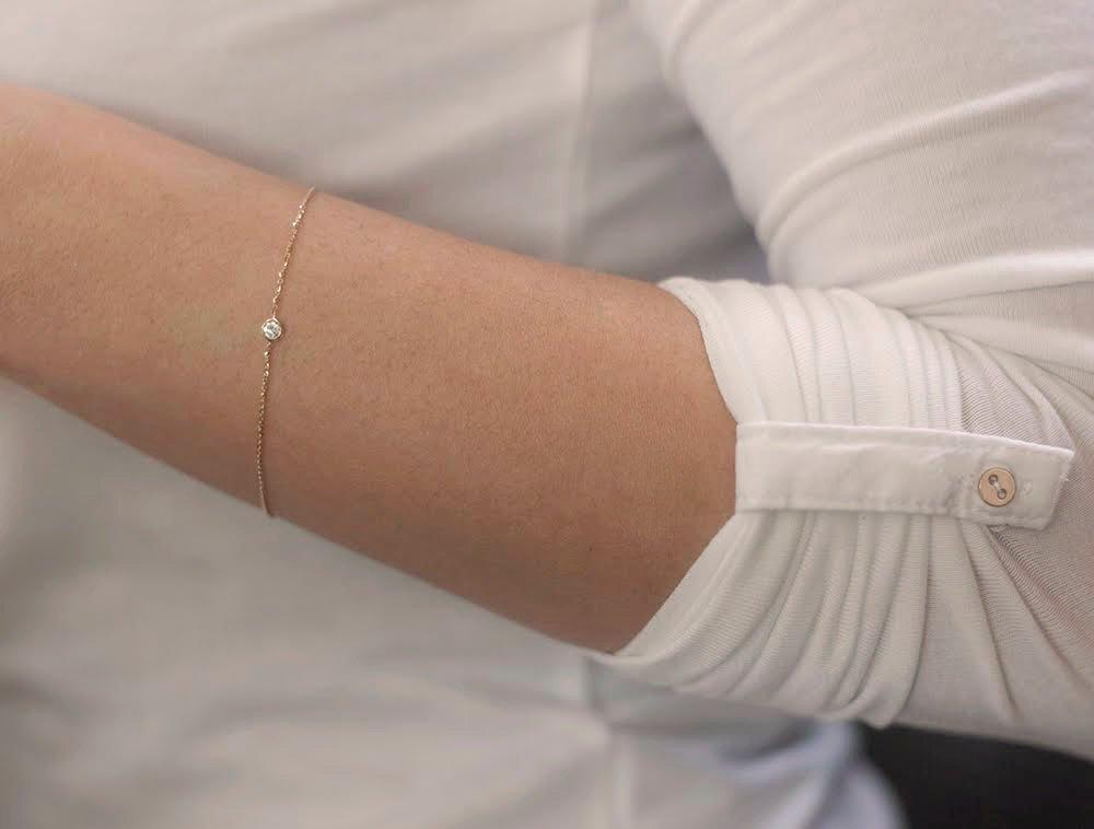 Goldkettenarmband mit Lünette und rundem weißen Diamanten