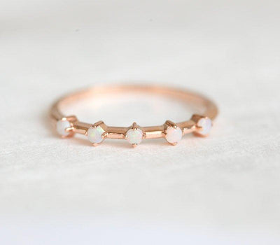 Runder Opal-Eternity-Ring mit 5 Opal-Edelsteinen