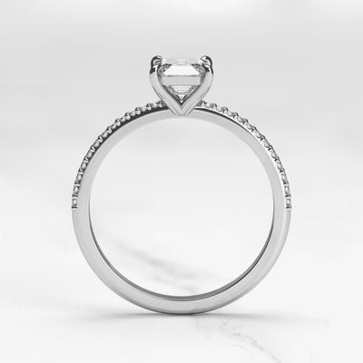 Halbpflaster-Ring mit weißem Diamant im Smaragdschliff