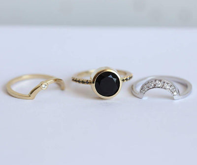 Elegantes Eclipse-Ringset mit schwarzen Diamanten für einen einzigartigen Verlobungslook.