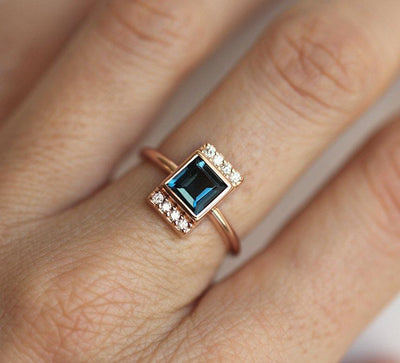 Eden London Blauer Topas-Verlobungsring mit Pavé-Diamanten – Capucinne