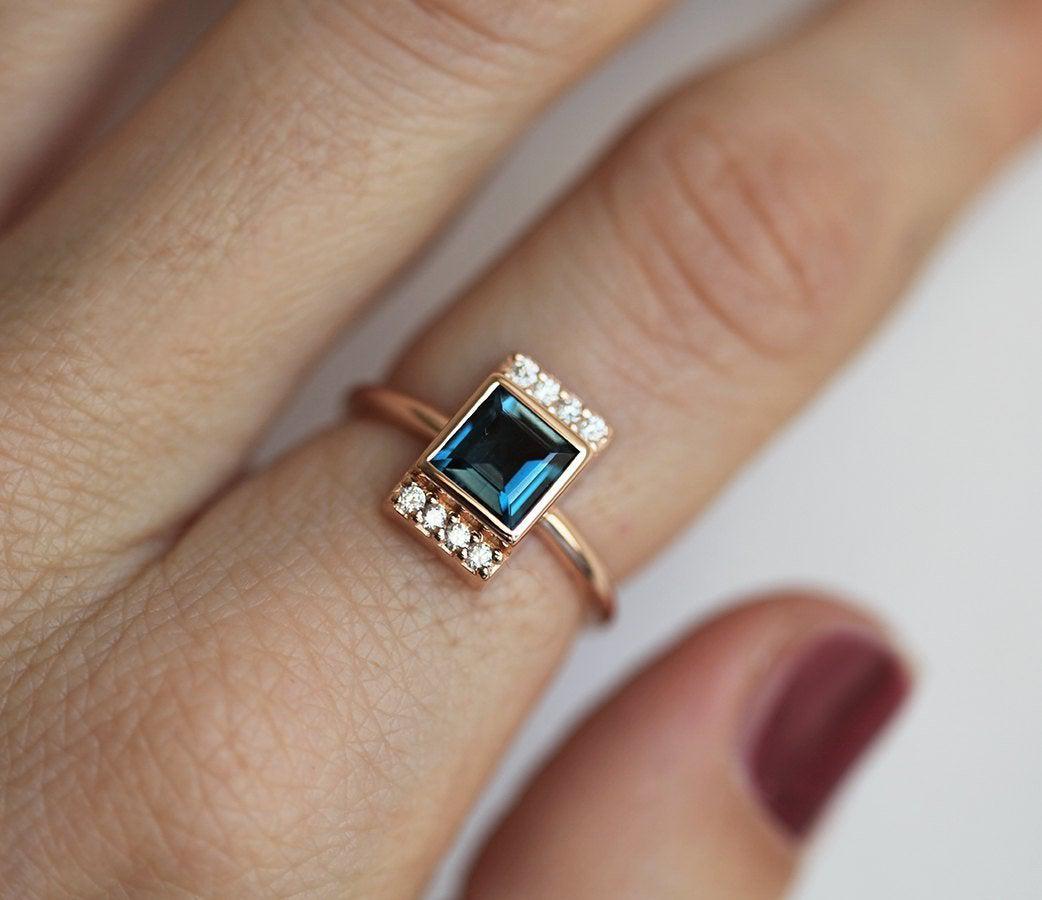 Eden London Blauer Topas-Verlobungsring mit Pavé-Diamanten – Capucinne