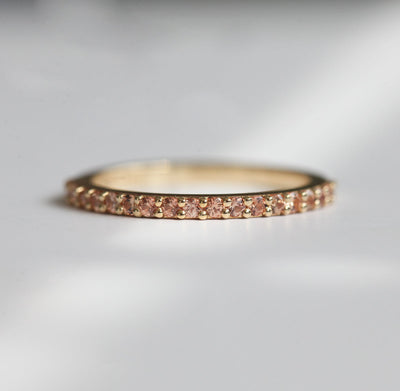 Full Eternity Pfirsich-Saphir-Ring