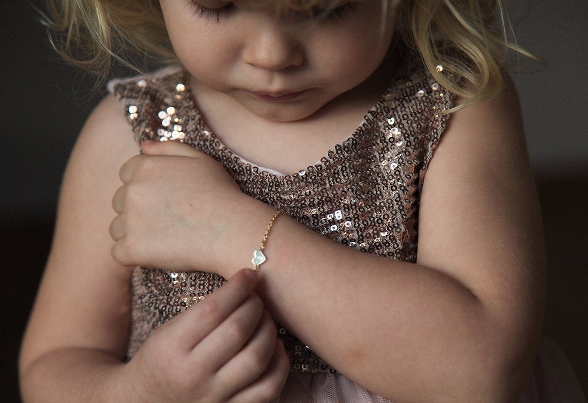 Goldkettenarmband für Kinder mit Herzanhänger und rundem weißen Diamanten