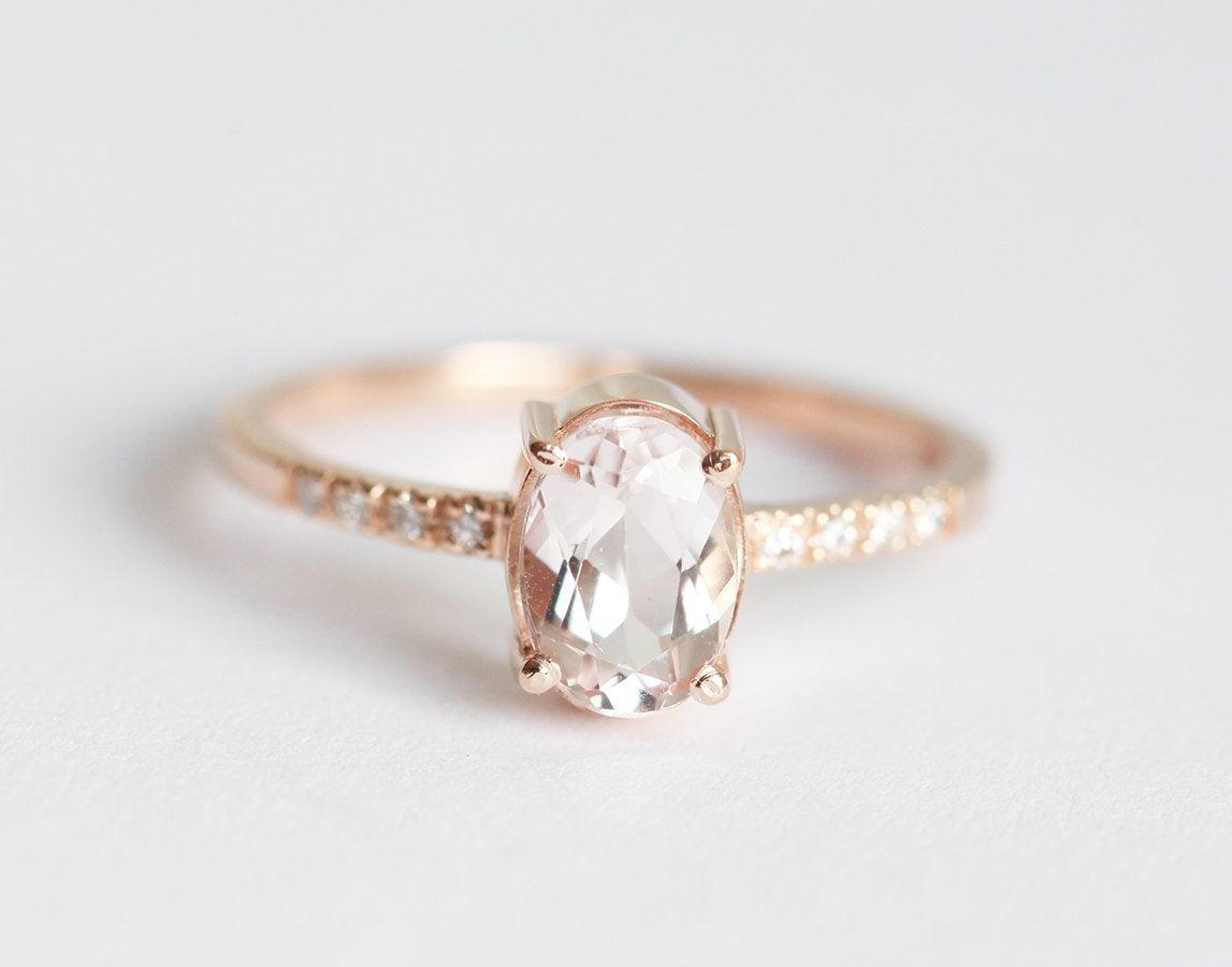 Ovaler rosa Morganit-Ring