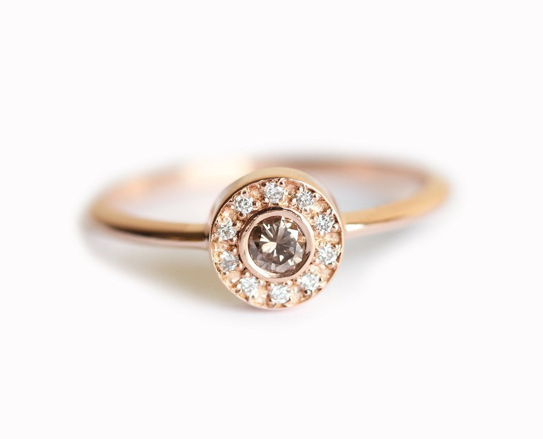 Runder Champagner-Diamant-Halo-Ehering