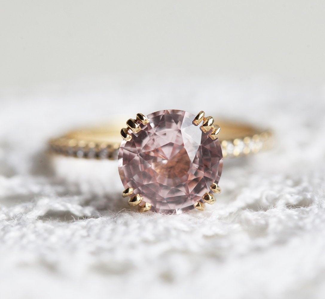 Runder Eternity-Ring mit rosa Saphir und Diamanten