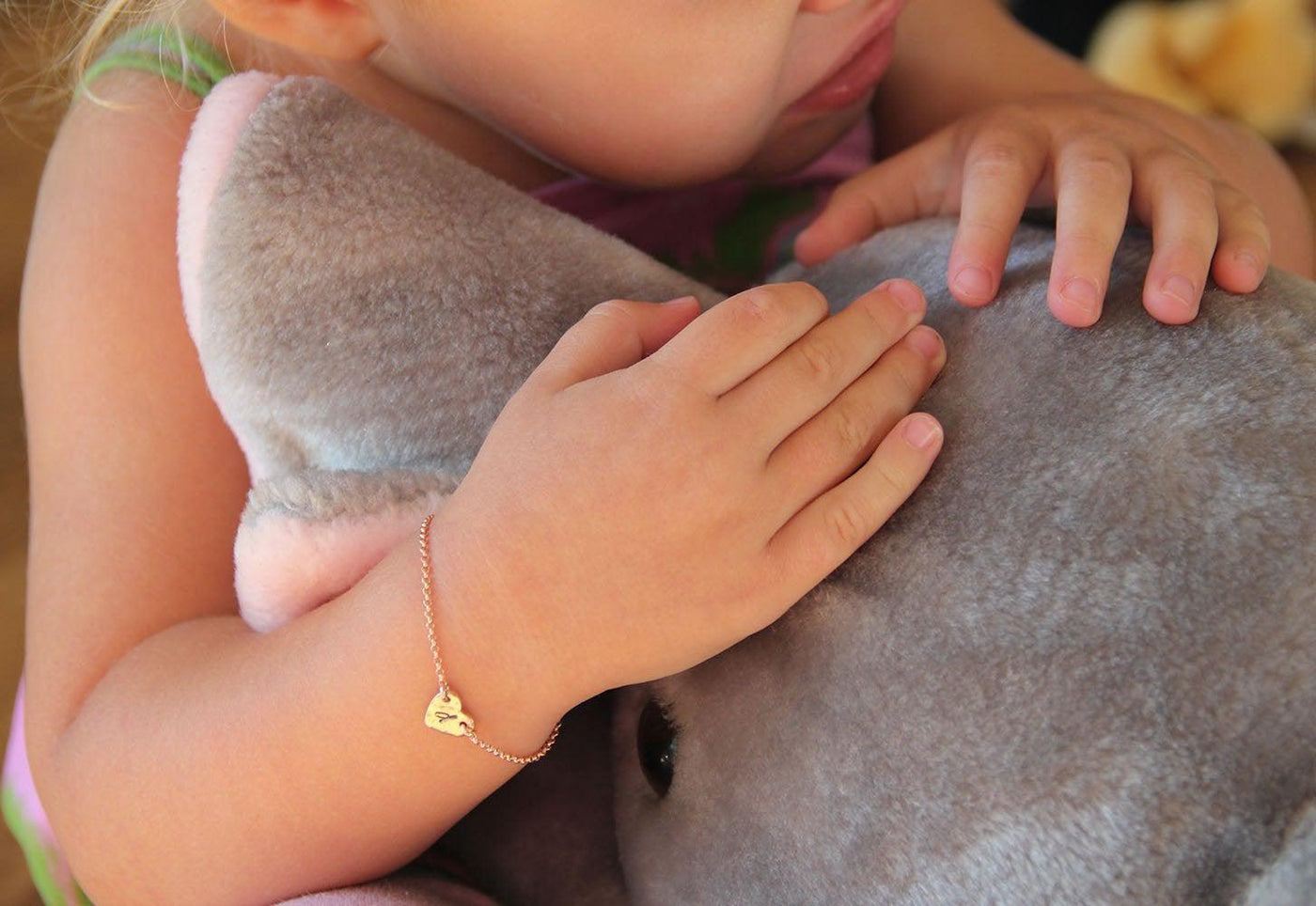 Roségoldenes Kettenarmband für Kleinkinder mit Herzanhänger und personalisiertem Anfangsbuchstaben