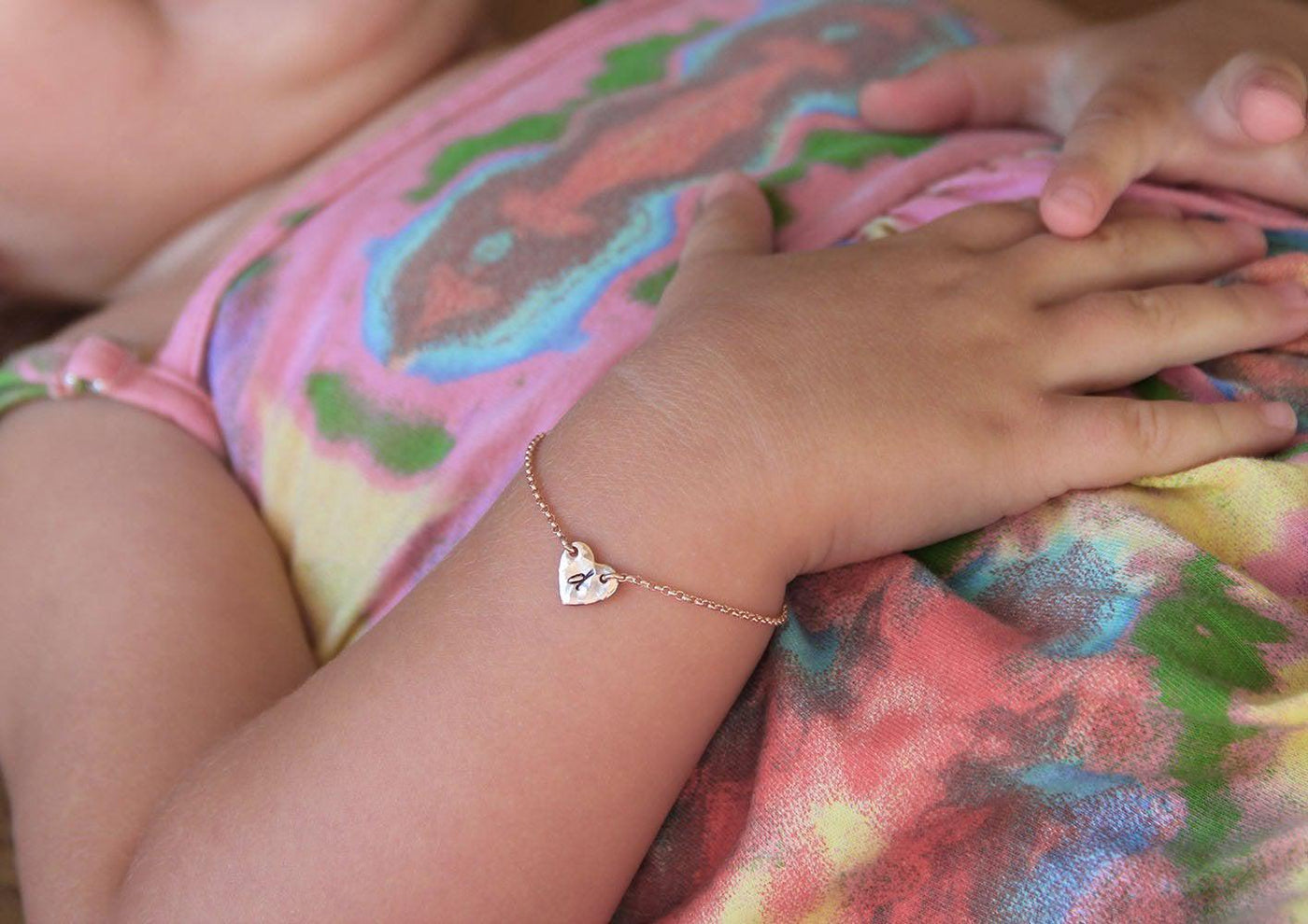 Roségoldenes Kettenarmband für Kleinkinder mit Herzanhänger und personalisiertem Anfangsbuchstaben