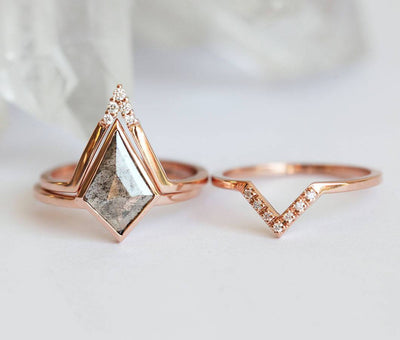 Kite Salt & Pepper Diamond, Ring aus Roségold, besetzt mit seitlichen weißen runden Diamanten