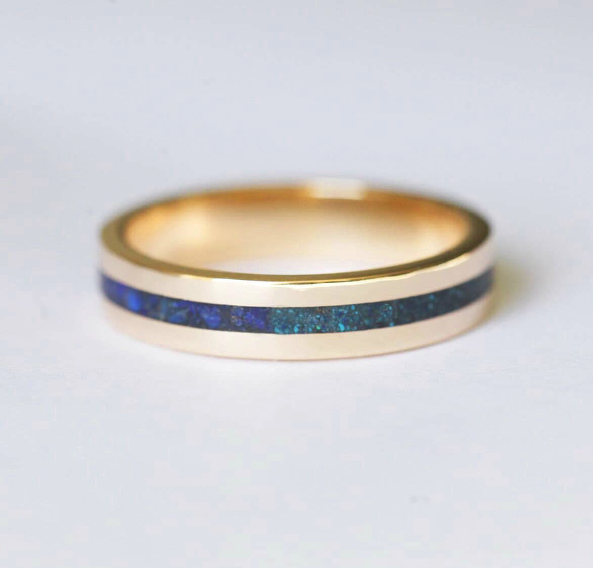 Gold-Ehering mit Lapislazuli- und Türkis-Inlay für Männer