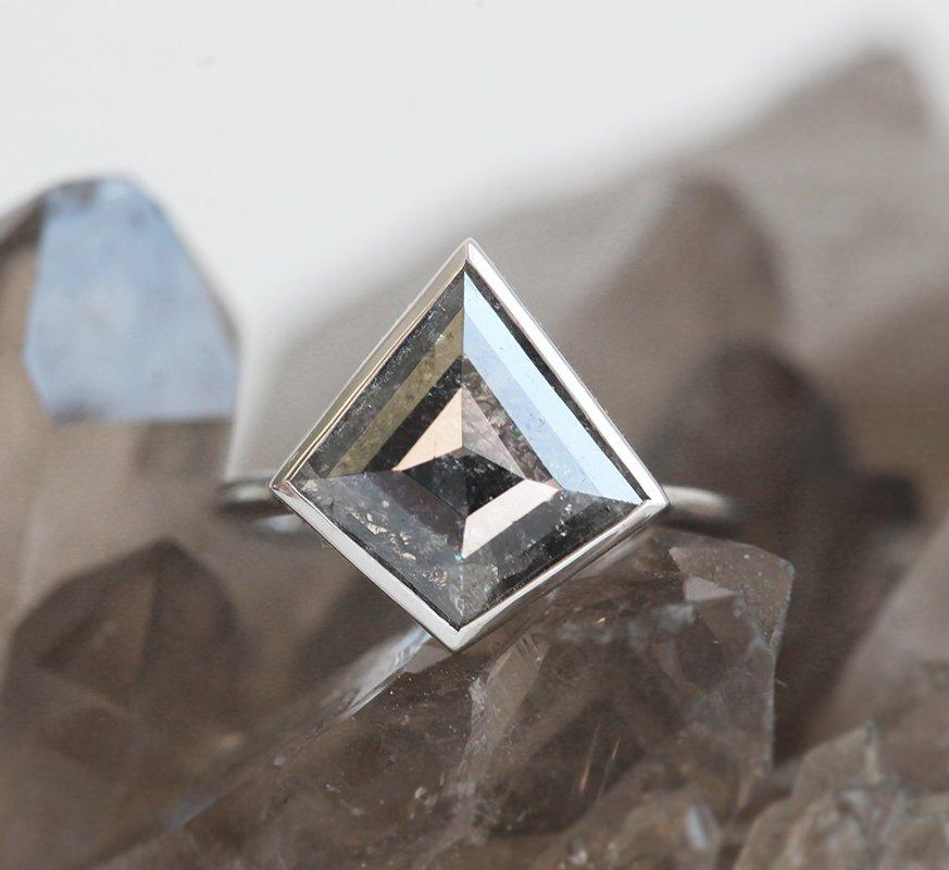 Drachen-Salz- und Pfeffer-Diamantring