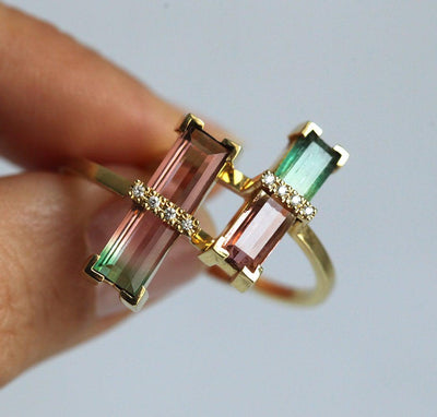 Wassermelonen-Baguette-Turmalin-Ring mit 4 weißen Diamanten