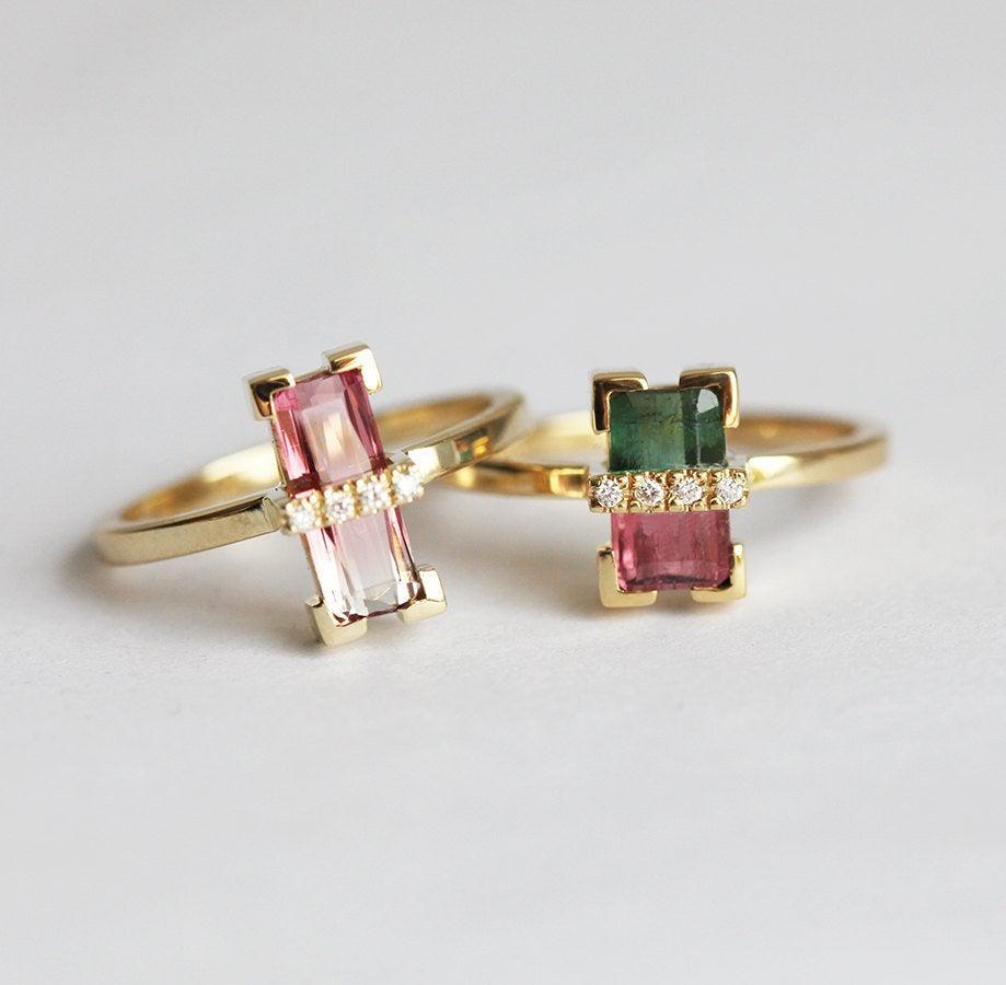 Nahaufnahme des Wassermelonen-Turmalin-Rings mit Diamanten, der rosa-grünen Baguette-Turmalin und akzentuierte weiße Diamanten in Gold zeigt.