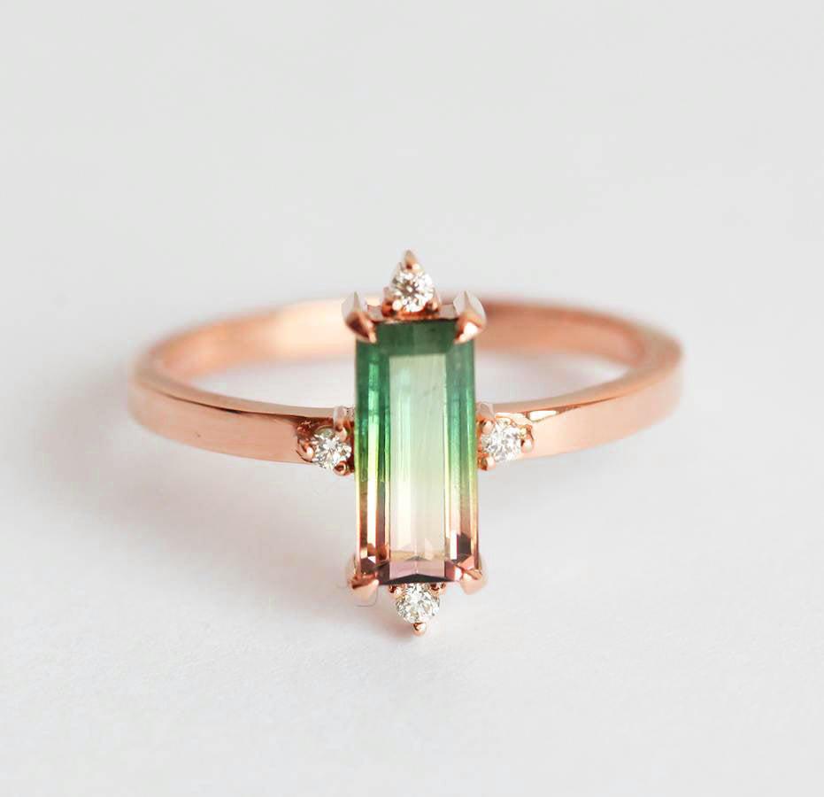 Wassermelonen-Baguette-Turmalin-Art-Deco-Ring mit weißen Diamanten