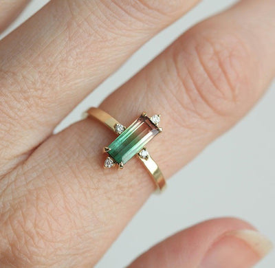 Wassermelonen-Baguette-Turmalin-Art-Deco-Ring mit weißen Diamanten