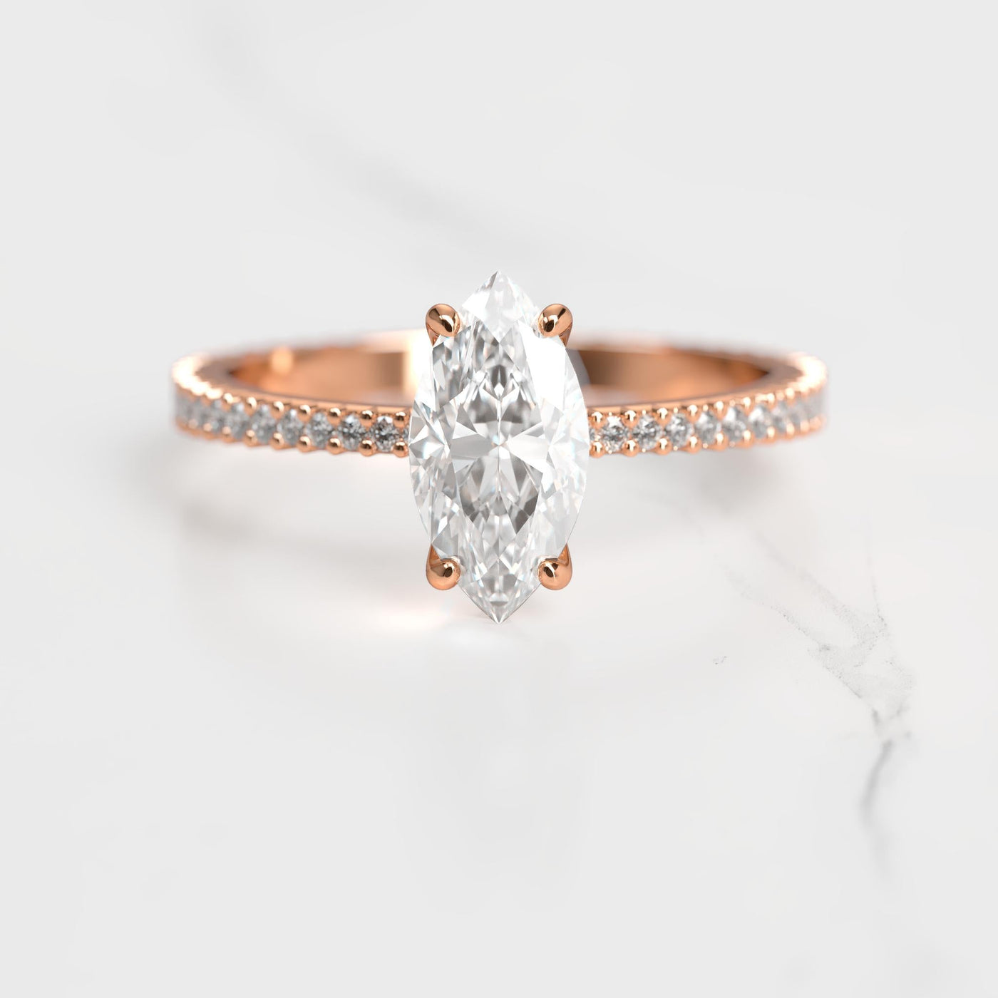 Marquise-Eternity-Ring mit Vollpavé und konischem Diamant