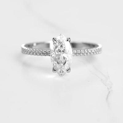 Marquise-Eternity-Ring mit Vollpavé und konischem Diamant