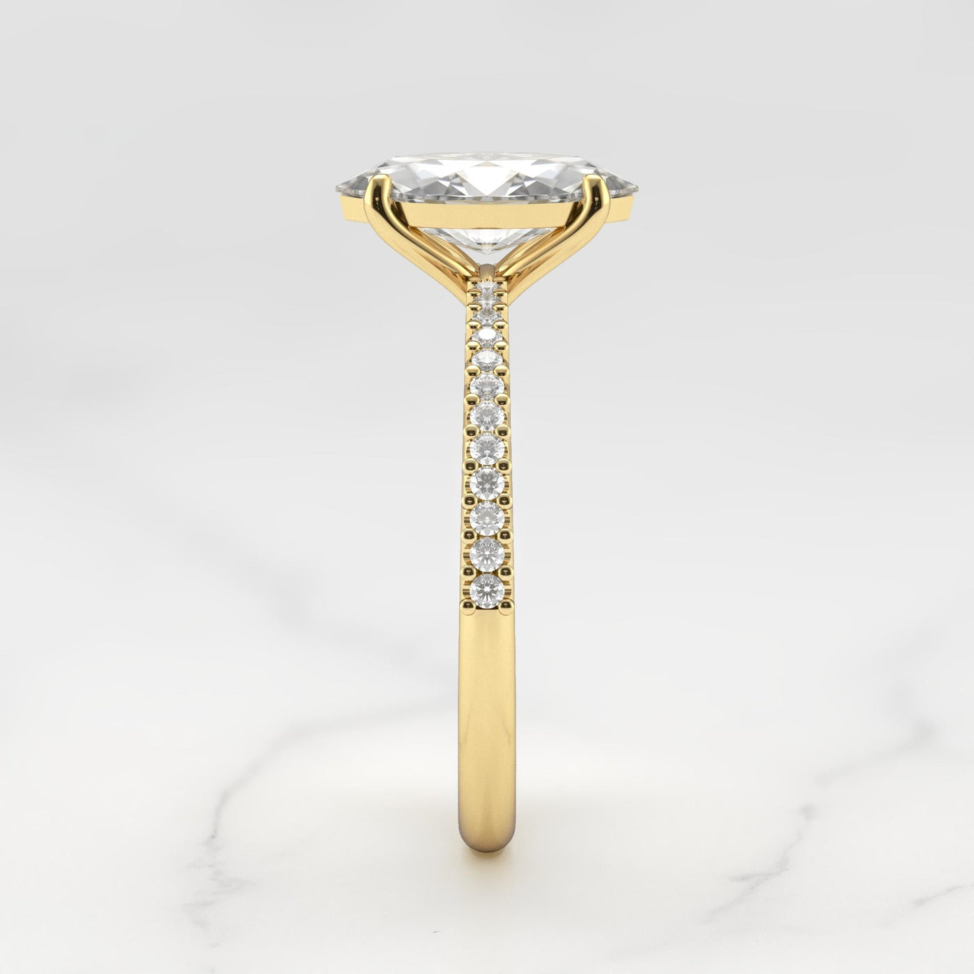 Konischer Diamant-Solitärring im Marquise-Stil mit halbem Pavé