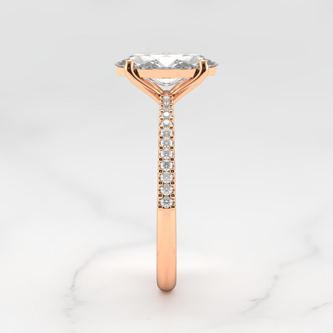 Konischer Diamant-Solitärring im Marquise-Stil mit halbem Pavé