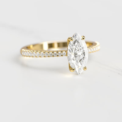 Konischer Diamant-Solitärring im Marquise-Stil mit halbem Pavé