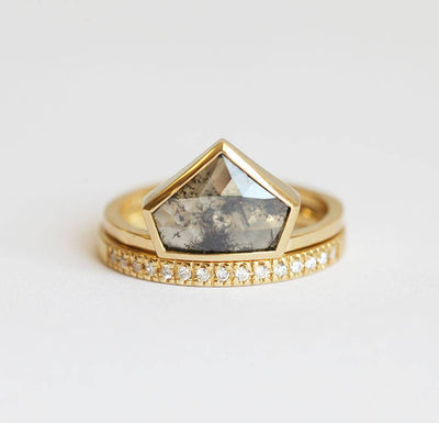 Einzigartiger Salz- und Pfefferdiamant-Ring aus Gelbgold mit Pavé-Diamantring