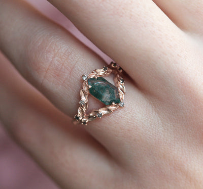 Sechseckiger Moosachat-Ring im Vintage-Stil mit Salz- und Pfefferdiamanten an der Seite